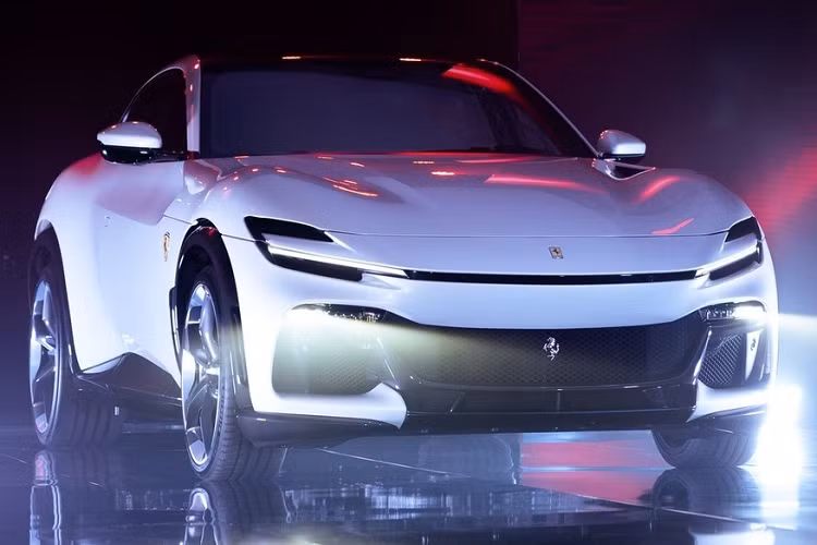 Vì thế, Toyota bZ Sport Crossover Concept đã nhận được nhiều sự quan tâm và độ hot của xe càng được đẩy lên cao trào vì giới mê siêu xe sững sờ khi nhìn thấy đèn pha và đèn hậu của xe rất quen thuộc.