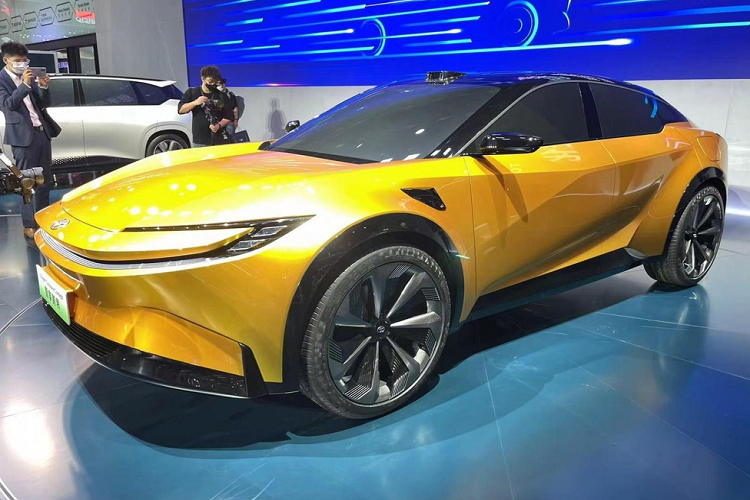 Triển lãm ôtô Thượng Hải 2023 đã chính thức diễn ra và tất nhiên, nhiều hãng xe đã mang đến các màn trưng bày, giới thiệu cùng các con "át chủ bài" của mình. Trong số những sự thú vị đó, tập đoàn Toyota Motor Corporation đã gây chú ý khi bắt tay với các thương hiệu FAW Toyota cho ra mắt mẫu xe Toyota bZ Sport Crossover Concept mới.