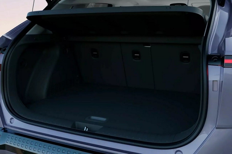 Bên cạnh đó, hãng Hyundai còn xác nhận việc mẫu ôtô điện này có những trang bị an toàn chủ động ADAS như hệ thống kiểm soát hành trình thông minh dựa trên định vị và hỗ trợ lái trên cao tốc.