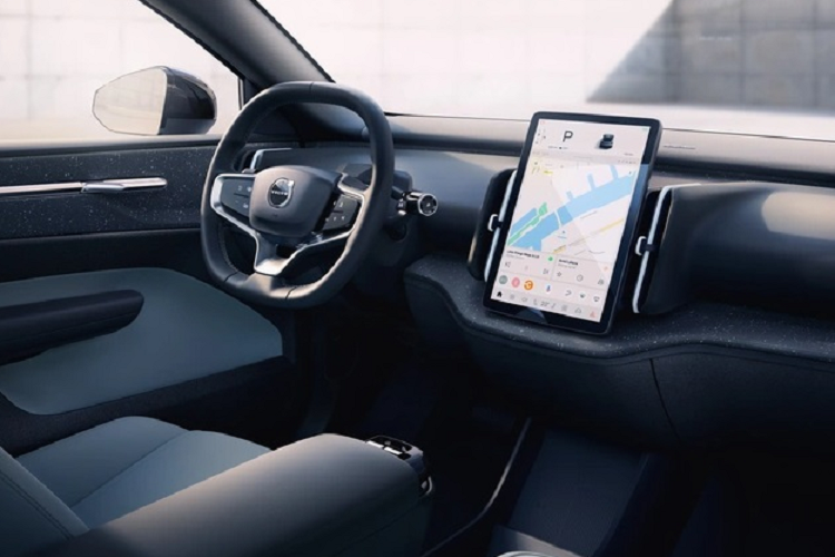 Về khả năng sạc, ngoài bộ sạc tích hợp 11 kW để sạc AC (với bộ sạc tích hợp 22 kW có sẵn trên các phiên bản cao hơn), EX30 tiêu chuẩn có thể sạc nhanh tới 134 kW, trong khi biến thể Twin Motor Extended Range có thể sạc tới 153 kW DC, nghĩa là pin có thể được sạc từ trạng thái sạc 10 đến 80% chỉ trong hơn 25 phút một chút.