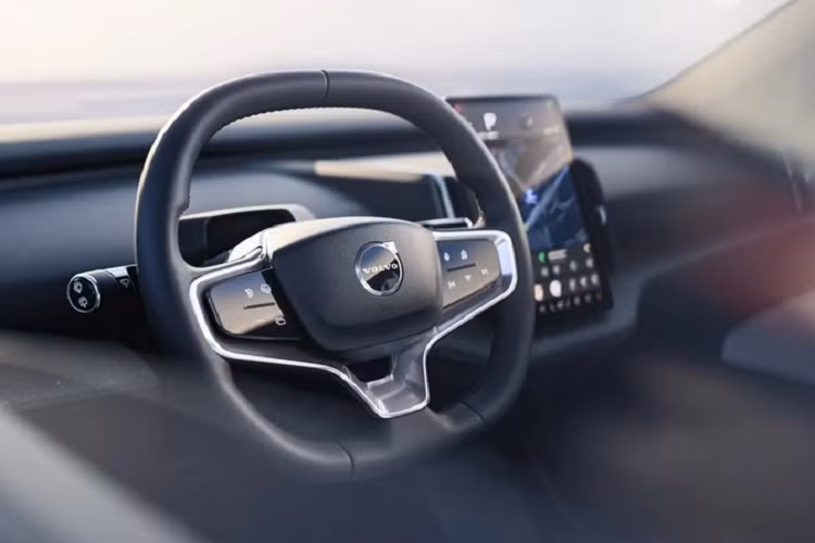 Chủ sở hữu có thể đặt cường độ dòng điện, mức sạc tối đa và thời điểm bắt đầu sạc thông qua ứng dụng và màn hình trung tâm của ô tô.