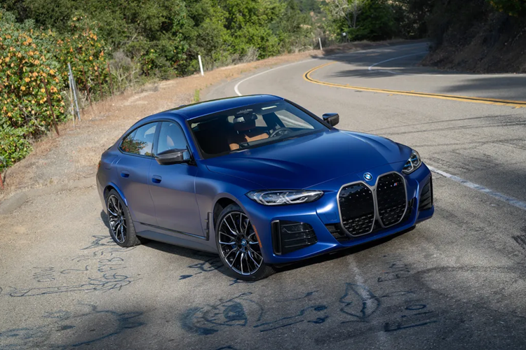 Theo hãng công bố, ôtô điện có phạm vi di chuyển lên đến 436 km sau một lần sạc và mất trung bình hơn 7,5 giờ để sạc đầy với nguồn điện bình thường. Tuy nhiên, quãng đường mẫu xe này đi được thực tế là gần 512 km.