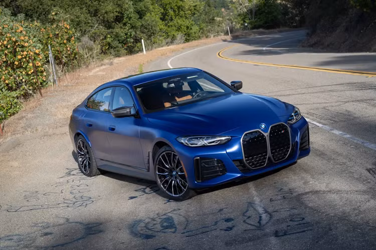 Theo hãng công bố, ôtô điện có phạm vi di chuyển lên đến 436 km sau một lần sạc và mất trung bình hơn 7,5 giờ để sạc đầy với nguồn điện bình thường. Tuy nhiên, quãng đường mẫu xe này đi được thực tế là gần 512 km.