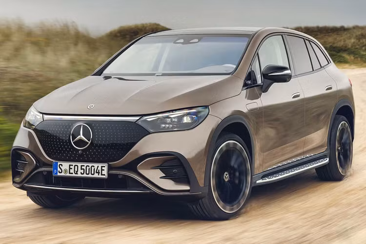 Xe còn có một hệ thống pin lithium-ion có dung lượng 100,0 kWh. Khối pin này cung cấp năng lượng cho động cơ điện hoạt động mạnh mẽ. Theo công bố, xe có phạm vi hoạt động lên đến 407 km, nhưng quãng đường thực tế xe đi được lại là 457 km.