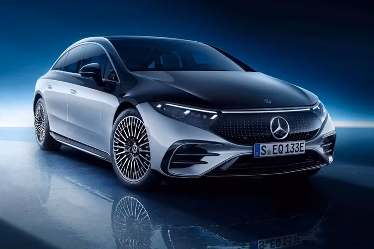 Mẫu sedan EQS 580 4Matic được trang bị động cơ điện có công suất 516 mã lực và phạm vi hoạt động lên đến 548 km. Tuy nhiên, khi đánh giá thực tế, quãng đường xe đi được sau một lần sạc lên đến 611 km.