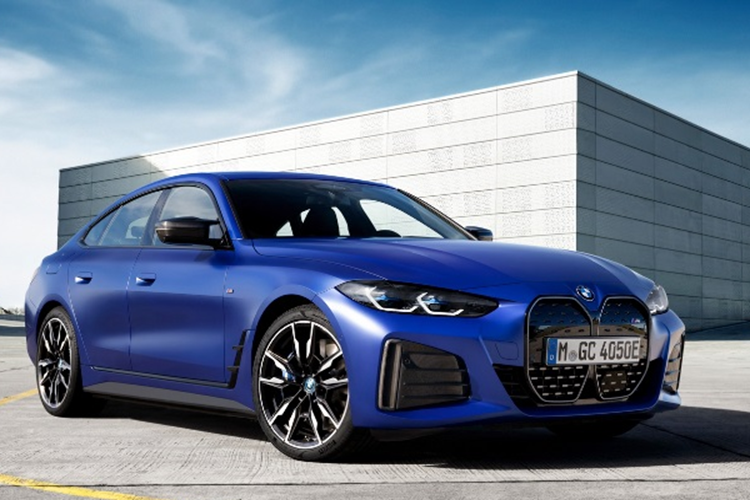  BMW i4 M50 BMW i4 là một chiếc ôtô điện cao cấp, mang đến khả năng vận hành ấn tượng, thiết kế sang trọng và nội thất tiện nghi. Xe có 3 phiên bản là: eDrive35; xDrive40 và M50 (dẫn động 4 bánh).