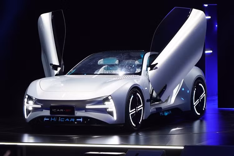 Trong tương lai, ở mảng năng lượng mới của Chery, 2 dòng sản phẩm thương hiệu song song và độc lập là Chery New Energy và iCAR sẽ kết hợp với nhau. Để giúp các khách hàng của mình có cái nhìn rõ ràng hơn, 2 mẫu xe mới của thương hiệu này cũng đã được ra mắt, đó là iCAR 03, được định vị là một chiếc SUV thuần điện hạng nặng và mẫu còn lại là một mẫu xe ý tưởng iCAR-GT với kiểu dáng thể thao cá tính.