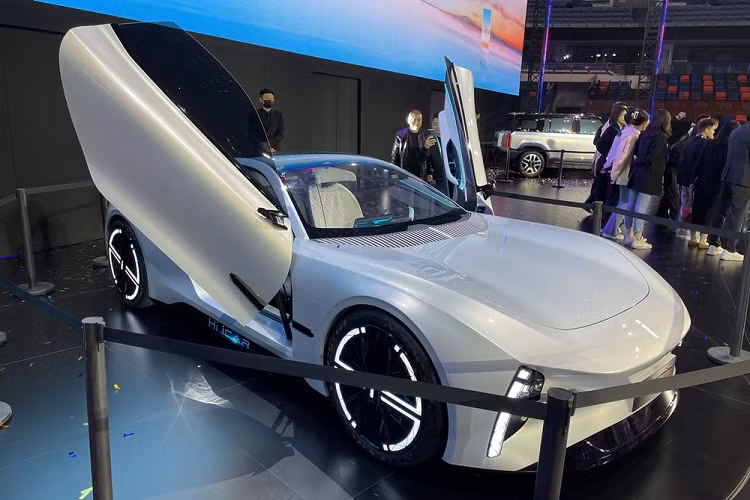 Vào ngày 16/4 vừa qua, Chery Automobile đã chính thức cho ra mắt thương hiệu xe iCAR, đây là 1 bước tiến khác giúp tập đoàn xe Trung Quốc này có thể chiếm được thị phần xe năng lượng mới đang rất hot tại thị trường tỷ dân này.