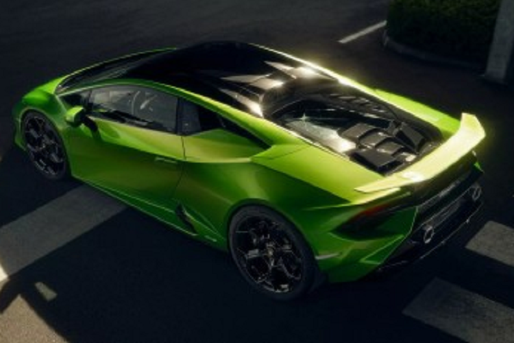 Khá đáng tiếc là Giám đốc điều hành Lamborghini không cung cấp bất kỳ thông tin chi tiết nào về cách bố trí động cơ cũng như sức mạnh mà xe mang lại. Nhưng theo tin đồn, người kế nhiệm Lamborghini Huracan sẽ sử dụng động cơ V8, tăng áp kép.