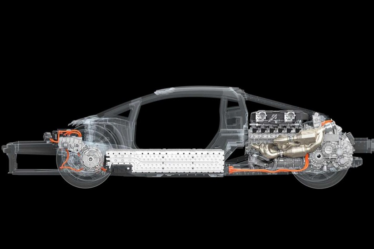 Trong khi Ferrari đáp ứng thị trường rất tốt khi nhìn thấy nhà nhà đều đang bắt đầu chuyển sang sử dụng xe hybrid hay EV, họ đã tung ra nhiều phiên bản xe xăng lai điện còn đối thủ vẫn chưa có động tĩnh gì rõ ràng ngoại trừ tin đồn về người kế nhiệm Huracan của Lamborghini sẽ mang "dòng máu" PHEV.