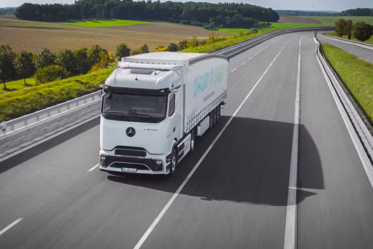 Tùy vào phiên bản, hệ thống sẽ ngắt điện công suất ở mức 22 đến 90 kW, đáp ứng tất cả các mục đích sử dụng phổ biến trong vận chuyển đường dài. Ưu điểm của các giải pháp này so với cách thức hoạt động dựa trên động cơ diesel trước đây là tính trung hòa CO2 cục bộ cũng như giảm đáng kể việc tạo ra tiếng ồn. Điều cần thiết khi di chuyển trong thành phố cũng như khu dân cư.