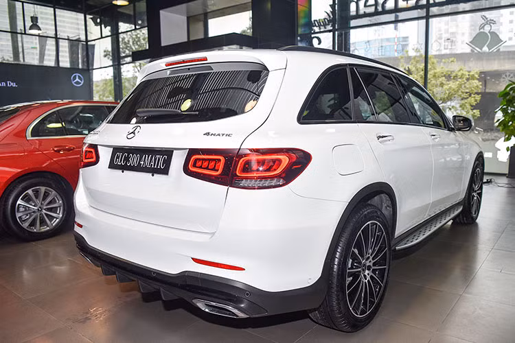 Mercedes-Benz GLC 300 4Matic tai Viet Nam 