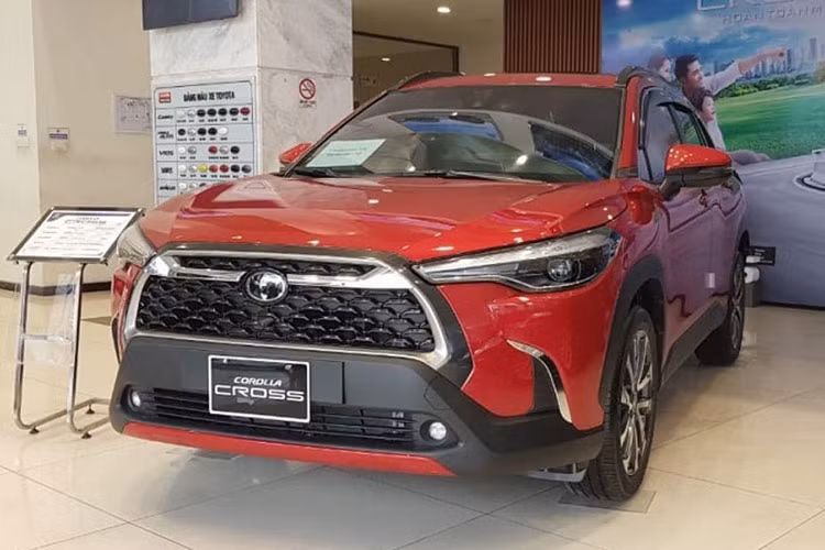 Toyota Corolla Cross dang duoc giam den 75 trieu dong tai Viet Nam