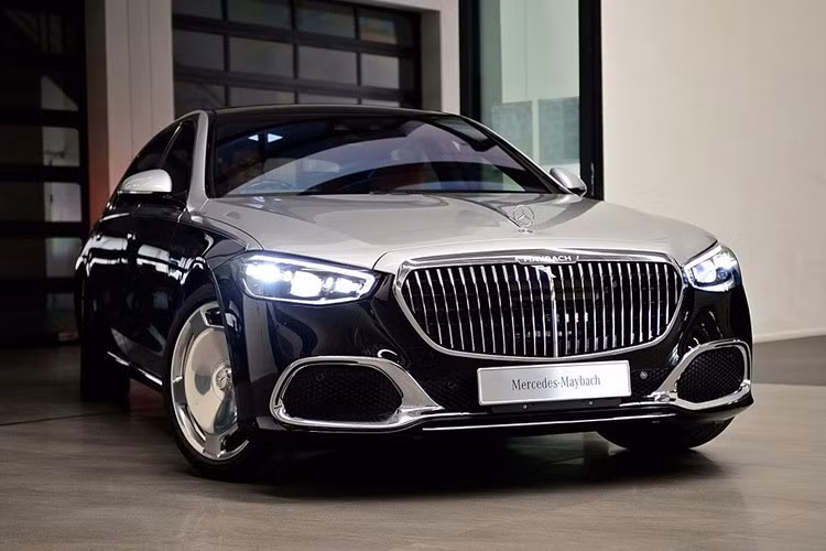  Mercedes-Maybach S580e 2024 mới là mẫu sedan siêu sang cỡ lớn đã lần đầu tiên được công bố hình ảnh và thông tin vào hồi tháng 2 đầu năm nay. Vào thời điểm đó, thương hiệu ngôi sao 3 cánh đã hé lộ kế hoạch bán mẫu xe này ở một số thị trường như Trung Quốc, châu Âu và Thái Lan...
