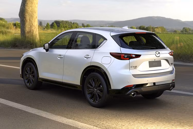 Các trang bị tiện ích đáng chú ý khác trên Mazda CX-5 thế hệ mới có: cửa sổ trời, sạc không dây, cảm biến đỗ xe phía trước, cốp điện, camera 360 độ và nhớ ghế hàng ghế trước. Về trang bị an toàn, Mazda CX-5 2023 được bổ sung thêm tính năng Cruising &amp; Traffic Support cho gói an toàn cao cấp i-Activsense.