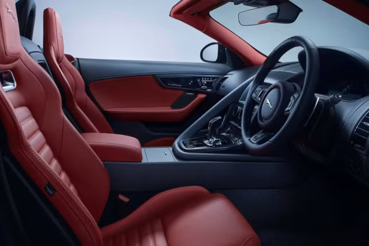 Jaguar F-Type ZP có ý nghĩa đặc biệt bởi đây là mẫu xe đánh dấu sự kết thúc của kỷ nguyên động cơ đốt trong, đồng thời mở ra thời đại điện hóa của thương hiệu. Giám đốc điều hành của Jaguar, ông Rawdon Glover cho biết: “F-Type đã thu hút người lái xe thể thao trong hơn một thập kỷ, giống như cái cách mà E-type đã làm được trong 5 thập kỷ trước đó”.