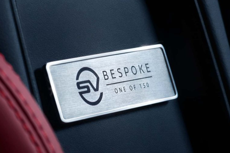 Với khối động cơ mạnh mẽ, chiếc xe thể thao Anh Quốc có thể đạt vận tốc từ 0-96 km/h chỉ trong 3,5 giây, trước khi chạm tới ngưỡng tốc độ tối đa là 300 km/h.