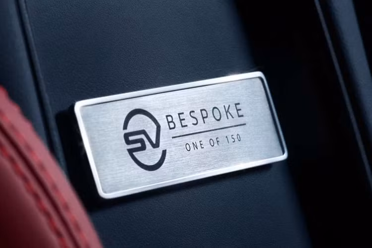 Với khối động cơ mạnh mẽ, chiếc xe thể thao Anh Quốc có thể đạt vận tốc từ 0-96 km/h chỉ trong 3,5 giây, trước khi chạm tới ngưỡng tốc độ tối đa là 300 km/h.