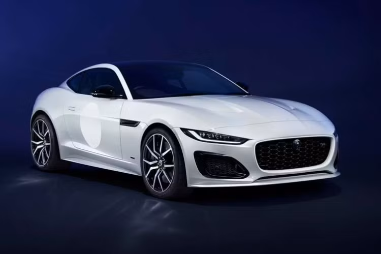 Jaguar F-Type ZP 2024 bản đặc biệt sẽ được sản xuất với số lượng giới hạn chỉ 150 chiếc trên toàn thế giới và tất cả số đó sẽ được xuất xưởng ngay trong năm 2024. Xe có hai kiểu dáng khác nhau cho khách hàng lựa chọn là coupe và mui trần.