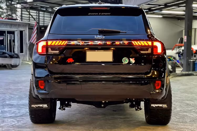 Không có thông tin gì về loại hệ truyền động mà bản độ này sử dụng. Ford Everest nguyên bản được trang bị tùy chọn động cơ diesel 4 xi-lanh, tăng áp kép, dung tích 2.0 lít hoặc động cơ diesel tăng áp V6 3.0 lít. Cả hai đều đi kèm hộp số tự động mười cấp, dẫn động bốn bánh và hộp chuyển số hai tốc độ.