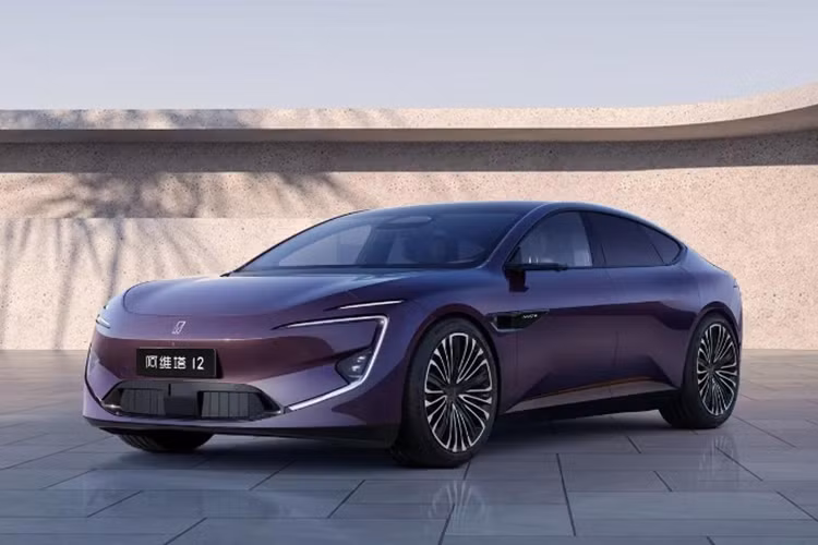 Lam oto dien “kieu” Huawei - thue phan cung dan nhan, chi lam phan mem