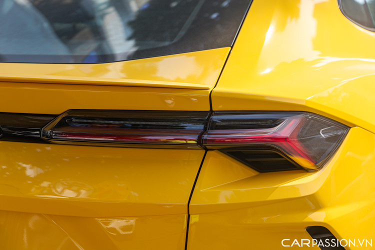 Tuy nhiên, chiếc xe với màu sắc ngoại thất độc đáo này lại được trang bị đủ cả 6 chế độ lái mà thương hiệu có thể cung cấp cho xe. Mẫu siêu SUV Lamborghini Urus hiện đang là một trong ba dòng xe thương mại chủ lực bên cạnh Aventador và Huracan.