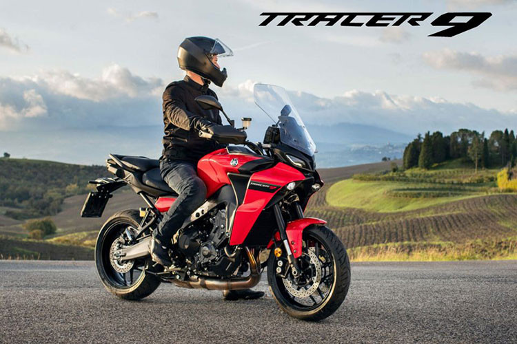 Yamaha Tracer 9 đang được bán chính hãng tại Việt Nam với giá từ 369 triệu đồng, nhưng hiện tại xe đang được ưu đãi tới 35 triệu đồng, xuống chỉ còn 334 triệu đồng, mức giá này khá hợp lý cho những bikers muốn trải nghiệm một chiếc Sport Touring trên những cung đường Việt.