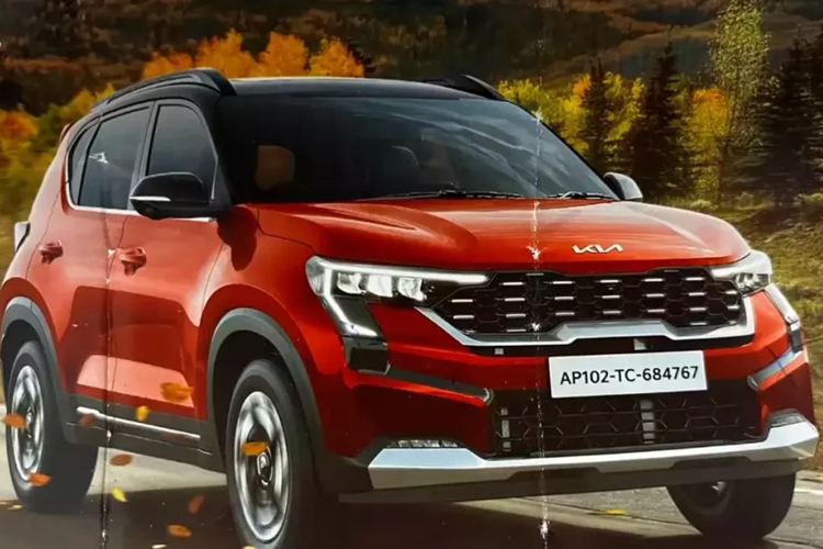 Trong khi đó, thiết kế ngoại thất của xe được nâng cấp nhẹ với cụm đèn pha LED mới sắc sảo hơn. Cụm đèn pha này được bao quanh bằng dải đèn LED định vị ban ngày kiêm đèn báo rẽ với thiết kế lấy cảm hứng từ bản đồ sao. Cản trước và cản sau của xe cũng được làm mới theo phong cách hầm hố hơn. Trên cản trước có thêm đèn sương mù nằm ngang.