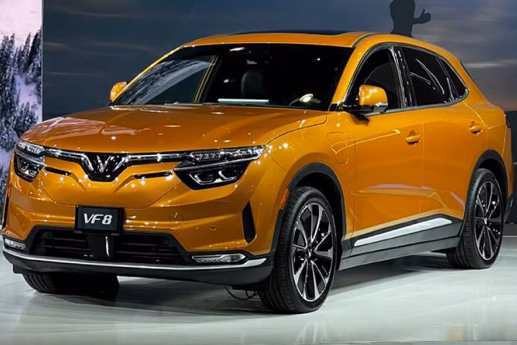 Trong tháng qua, VinFast VF8 đạt doanh số lên tới 2.730 xe, qua đó xếp ở vị trí thứ 3 trong danh sách 10 mẫu xe bán chạy nhất và chỉ kém mẫu xe đứng đầu chưa đến 200 xe. Bên cạnh đó, VF e34 cũng đạt mức doanh số khả quan với 1.548 xe xếp vị trí thứ 8 trong Top 10 mẫu xe bán chạy nhất tháng vừa qua.