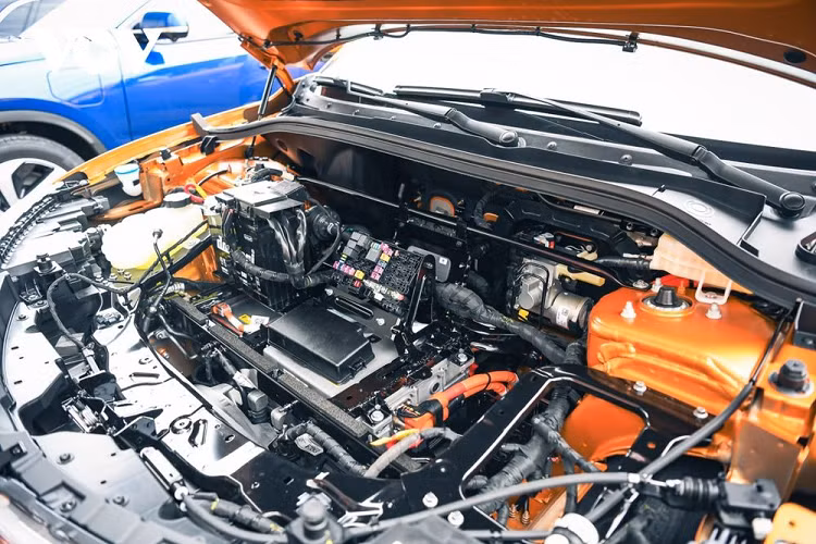 Việc VinFast VF8 – một mẫu xe điện mới chỉ ra mắt được 4 tháng lọt top doanh số tháng là một thành tích ấn tượng. Trong danh sách 10 mẫu xe bán chạy nhất, VF8 là mẫu xe duy nhất có giá trên 1 tỷ đồng. Hai mẫu xe xếp trên có giá bán dao động chỉ từ 426 đến 638 triệu đồng.