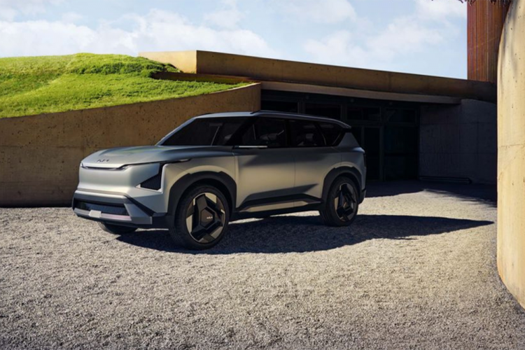 Về công nghệ, EV5 được dự đoán sẽ không thề thua kém đàn anh EV9 khi được Kia trang bị hàng loạt tính năng độc đáo, như khả năng cập nhật phần mềm không dây OTA, các ứng dụng bổ sung phát hành thông qua Kia Connect Store, hỗ trợ lái xe bán tự động...