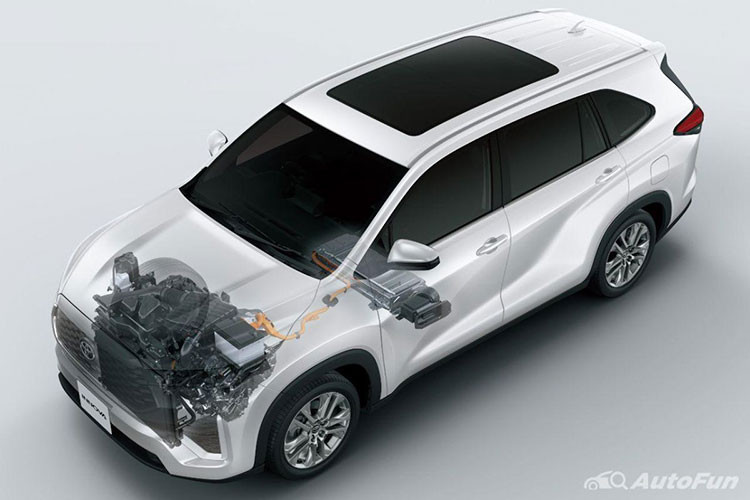 Cụ thể, xe dài 4.755 mm, tăng 20mm, rộng 1.850 mm, thêm 20mm, chiều cao giữ nguyên mức 1.795mm, khoảng sáng gầm xe 185mm và chiều dài cơ sở tăng 100mm đạt 2.850mm. Ngoại hình của Toyota Innova 2024 gây ấn tượng với thiết kế MPV lai SUV.