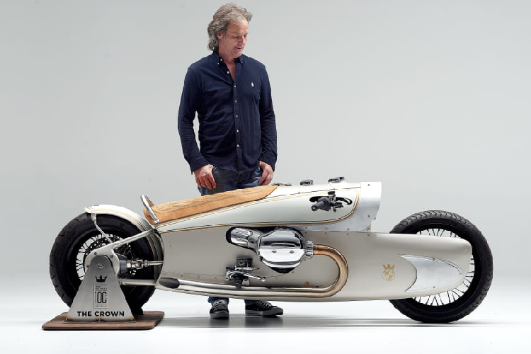 Có thể nói, BMW R 18 The Crown của Kingston Customs và Dirk Oehlerking là tất cả tâm huyết của họ trong 30 năm qua tại vùng Ruhr. Niềm yêu thích văn hóa công nghiệp và sự gắn kết giữa công nghiệp và thủ công đã tạo nên nền tảng tuyệt vời cho những chiếc xe máy mang nét riêng của anh ấy.
