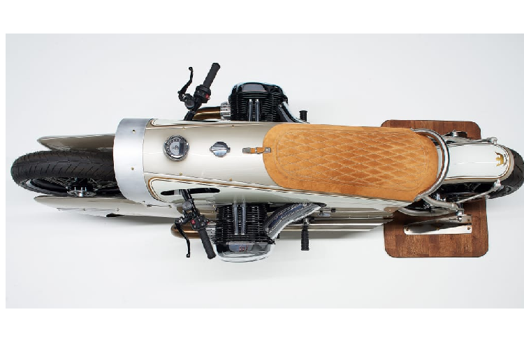 Mặc dù khung sườn giữ nguyên nhưng hệ thống lái được tinh chỉnh lại để phù hợp với thân hình mới. Các thao tác đánh lái, quay đầu để có thể thực hiện dễ dàng nhờ vào bộ gắp trước với hệ thống lái bằng dây cáp; cơ chế vận hành tương tự như trên cano.