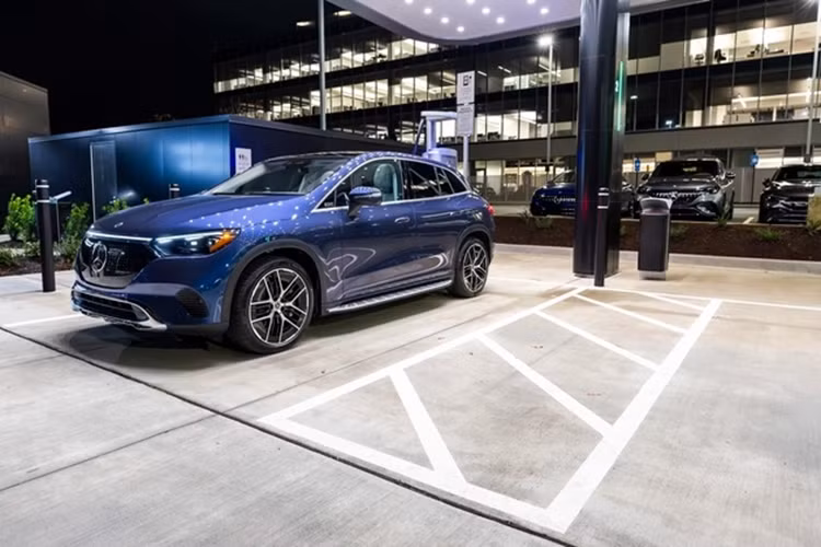 Mạng lưới sạc xe điện công suất cao này cũng là “một thành phần quan trọng, bổ sung trong chiến lược điện khí hóa tổng thể của công ty”.