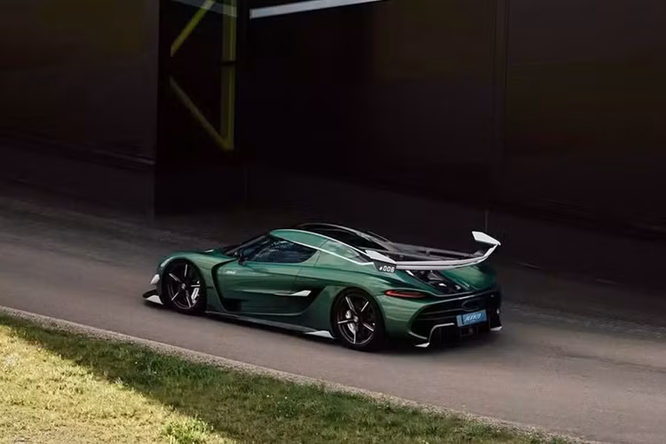 Điểm đổi mới cuối và cũng là quan trọng nhất là động cơ tăng mạnh thông số, để rốt cuộc dòng xe Jesko cũng có thể sánh ngang Bugatti Chiron về công suất.