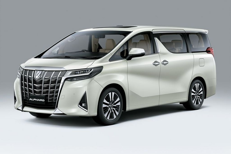 Những hình ảnh cập nhật trên dữ liệu Cục Sở hữu trí tuệ Việt Nam cho thấy mẫu ôtô điện này được thiết kế theo phong cách xe hatchback cỡ nhỏ, cùng phân khúc Kia Morning hay Hyundai Grand i10. Thiết kế phần đầu xe tương tự như Toyota Alphard với lưới tản nhiệt cỡ lớn nối liền cụm đèn pha.