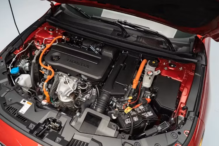 Các bản cao cấp hơn như Sport, Sport-L, EX-L và Touring sẽ dùng màn hình cảm ứng trung tâm 12,3 inch, hỗ trợ Apple CarPlay/Android Auto không dây.Ở bản Sport xe sẽ được trang bị nội thất màu đen, vô lăng bọc da, pedal nhôm và màn cảm ứng trung tâm 12,3 inch.