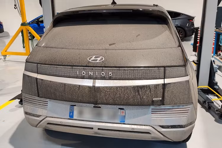 Kể từ khi ra mắt, chiếc SUV điện Hàn Quốc đã đoạt nhiều giải thưởng danh giá, chẳng hạn danh : Xe của năm, Xe điện của năm và Thiết kế xe của Năm trong khuôn khổ triển lãm ô tô quốc tế New York 2022 (World Car Award 2022) và Xe của năm tại Đức, Anh, châu Âu.