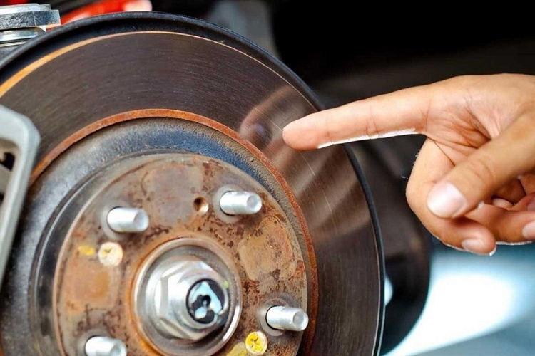 Nhung bo phan oto doi cu chua hong can chu y, de xe khong “an va”-Hinh-2