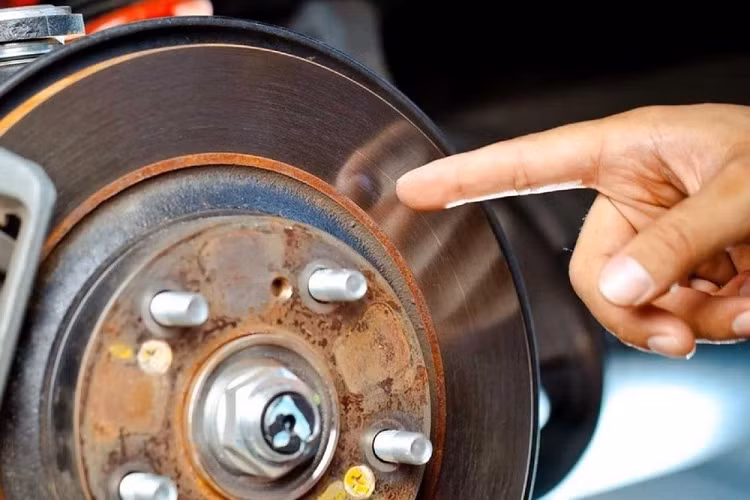 Nhung bo phan oto doi cu chua hong can chu y, de xe khong “an va”-Hinh-2