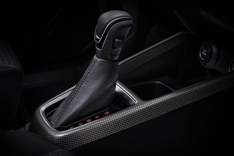 Nằm bên dưới nắp ca-pô của Suzuki Swift GL Next Edition 2023 tại thị trường Thái Lan là động cơ xăng DualJet 4 xi-lanh, dung tích 1.2L, sản sinh công suất tối đa 83 mã lực tại tua máy 6.000 vòng/phút và mô-men xoắn cực đại 108 Nm tại tua máy 4.400 vòng/phút.