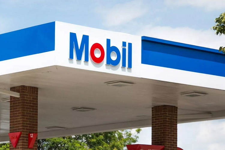 Exxon đã chào mời tảo như một giải pháp thay thế bền vững cho động cơ diesel trong nhiều năm, trước khi từ bỏ ý tưởng này. Trong khi Toyota đã chi mạnh tay cho một dòng xe nhỏ chạy bằng nhiên liệu hydro, nhưng cũng không thu hút được sự chú ý của người tiêu dùng. Trong khi đó, xe điện không cần nhiên liệu hóa thạch để chạy, đang nhanh chóng trở thành xu hướng.