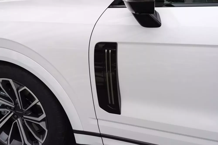 Lynk &amp; Co 09 EM-P 2024 được định vị là một chiếc SUV plug-in hybrid cỡ lớn, chiếc xe facelift mới này sẽ có những nâng cấp và điều chỉnh về kiểu dáng cũng như cấu hình.