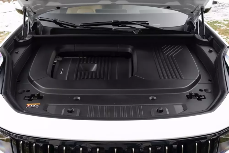 Có thể thấy, mạnh hơn rất nhiều so với xe đang bán tại Việt Nam. Trong đó, động cơ xăng vẫn là 4 xi-lanh, tăng áp, dung tích 2.0 lít, cho công suất tối đa 254 mã lực và mô-men xoắn cực đại 350 Nm.