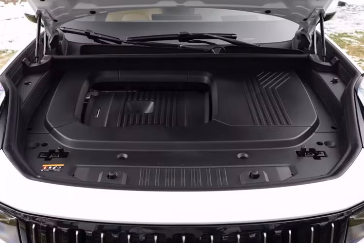 Có thể thấy, mạnh hơn rất nhiều so với xe đang bán tại Việt Nam. Trong đó, động cơ xăng vẫn là 4 xi-lanh, tăng áp, dung tích 2.0 lít, cho công suất tối đa 254 mã lực và mô-men xoắn cực đại 350 Nm.