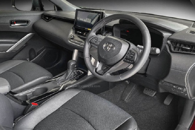 Ở Ấn Độ, mẫu SUV 7 chỗ Toyota Corolla Cross mới sẽ có ghế ngồi linh hoạt khi hàng ghế sau có thể gập xuống để tạo thành sàn phẳng. Mẫu xe này cũng có thể có cửa hậu điều khiển bằng điện.