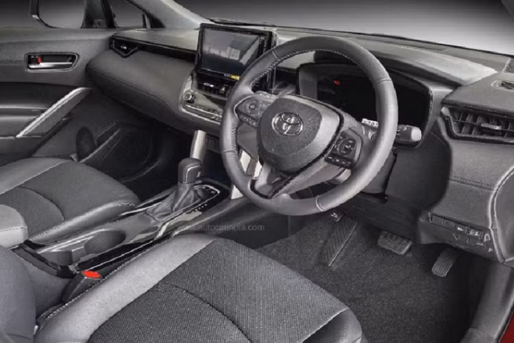 Ở Ấn Độ, mẫu SUV 7 chỗ Toyota Corolla Cross mới sẽ có ghế ngồi linh hoạt khi hàng ghế sau có thể gập xuống để tạo thành sàn phẳng. Mẫu xe này cũng có thể có cửa hậu điều khiển bằng điện.