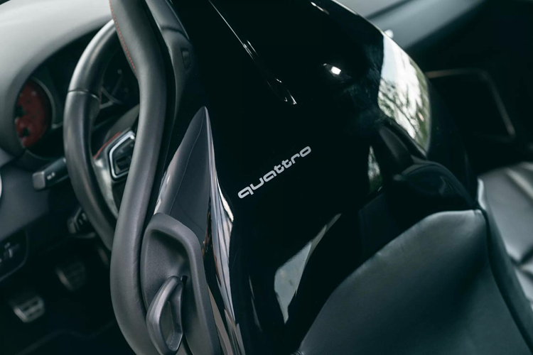 Ở thời điểm ra mắt lần đầu, A1 Quattro được Audi định giá ở mức tương đương 55.000 USD (1,339 tỷ đồng), đắt hơn 25% so với chiếc Golf R có khả năng vận hành cũng không kém cạnh gì. Đến năm 2014, Audi cho ra mắt mẫu S1 với giá chỉ khoảng 30.550 USD (744 triệu đồng) nhằm đưa năng lực vận hành tương tự như A1 Quattro đến với số đông.