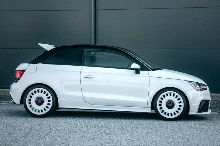 Tuy nhiên trên thực tế, Audi A1 Quattro giới hạn lại là một trong những mẫu xe thể thao ấn tượng và đẹp mắt nhất mà Audi từng tạo ra, đồng thời cũng có số lượng hiếm vào bậc nhất trên phạm vi toàn cầu. Trong khoảng thời gian 2012 – 2013, chỉ có đúng 333 chiếc A1 Quattro được Audi sản xuất.